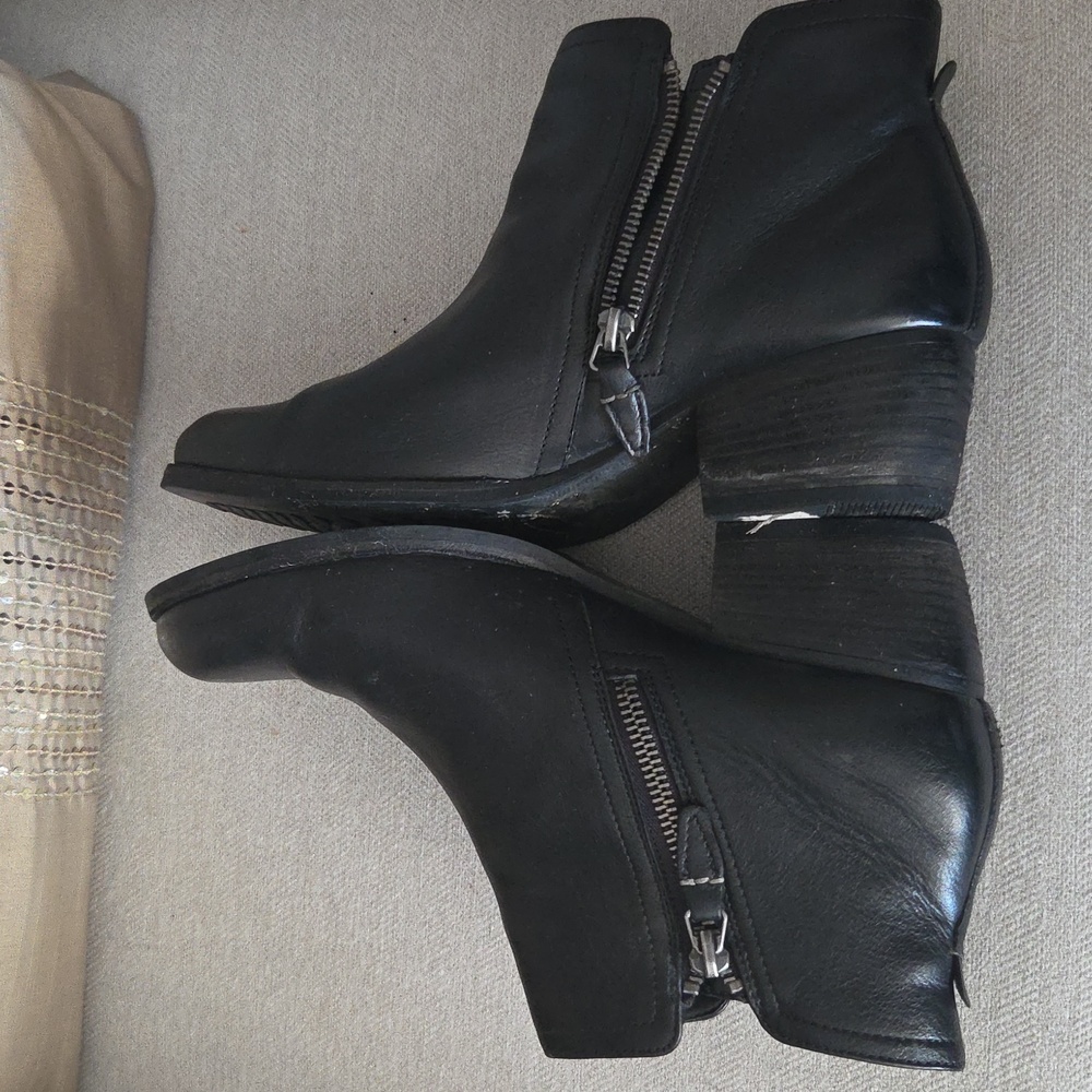 Clarks Black Leather Ankle Booties - 8.5 - Picture 4 of 9